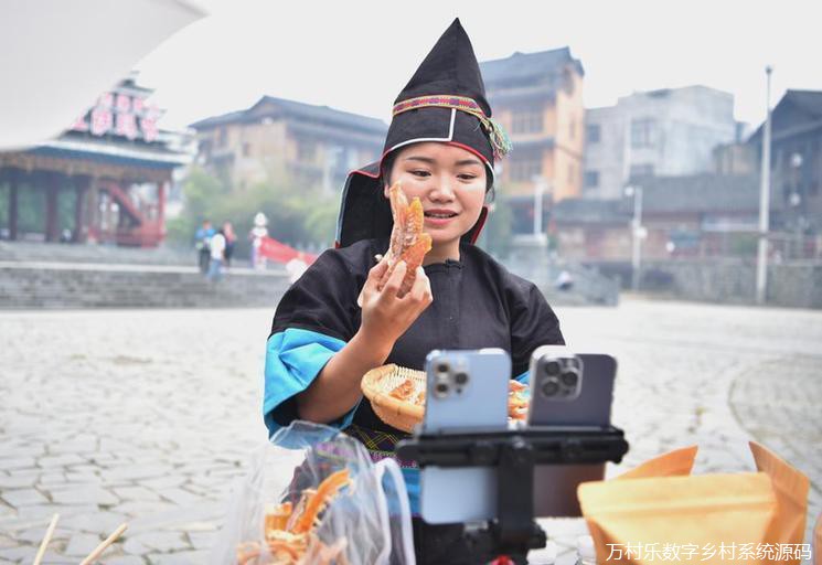 电商带货：产销两旺 富足山乡——贵州村超“踢”出就业增收新天地